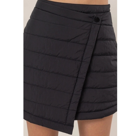 #039BLK NEW! MOST FABULOUS QUILTED MINI SKIRT - Picture 3 of 10